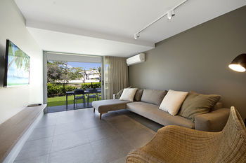 Jacaranda Noosa - Broome Tourism 23