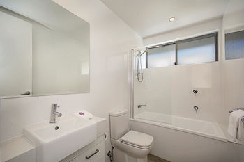 Jacaranda Noosa - Broome Tourism 34