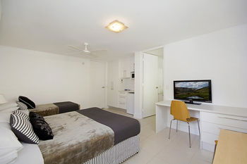 Jacaranda Noosa - Broome Tourism 36