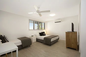 Jacaranda Noosa - Broome Tourism 38