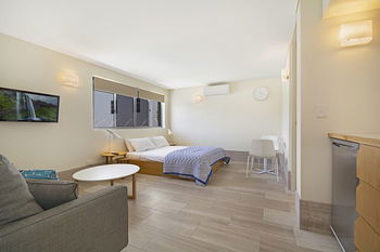 Jacaranda Noosa - Broome Tourism 41