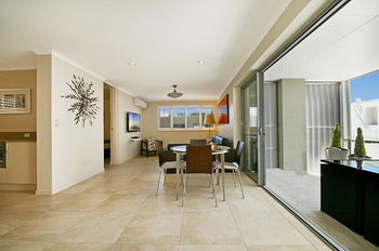 Jacaranda Noosa - Broome Tourism 47