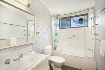 Jacaranda Noosa - Broome Tourism 50