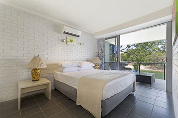 Jacaranda Noosa - Broome Tourism 52