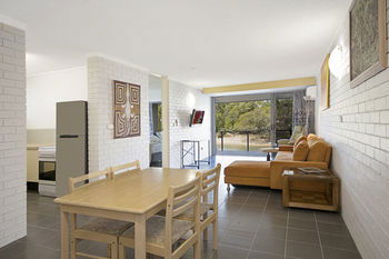 Jacaranda Noosa - Broome Tourism 54