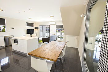 Astina Serviced Apartments - Parkside - Broome Tourism 4