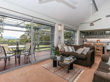 Vineyard Hill - Broome Tourism 7