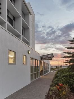 Best Western Plus Lake Kawana Hotel - Broome Tourism 6