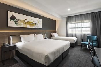 Best Western Plus Lake Kawana Hotel - Broome Tourism 9