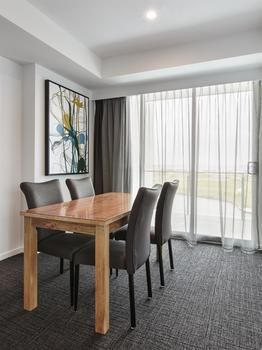 Best Western Plus Lake Kawana Hotel - Broome Tourism 15