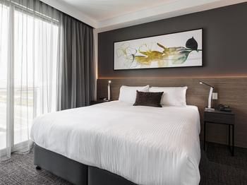 Best Western Plus Lake Kawana Hotel - Broome Tourism 17