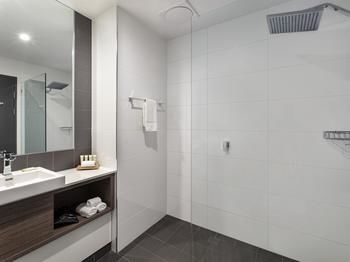Best Western Plus Lake Kawana Hotel - Broome Tourism 18