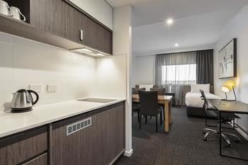 Best Western Plus Lake Kawana Hotel - Broome Tourism 19