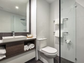 Best Western Plus Lake Kawana Hotel - Broome Tourism 37