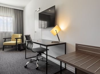 Best Western Plus Lake Kawana Hotel - Broome Tourism 40