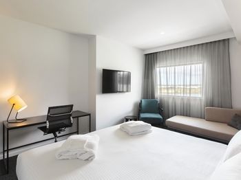 Best Western Plus Lake Kawana Hotel - Broome Tourism 41