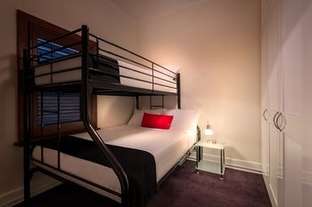 Como Court By Crest - Broome Tourism 1
