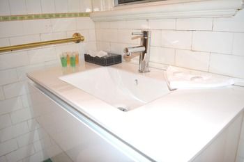 Como Court By Crest - Broome Tourism 9