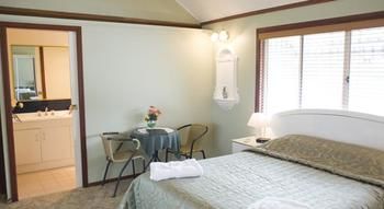 Santosa Cottage - Broome Tourism 4