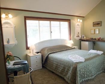 Santosa Cottage - Broome Tourism 5