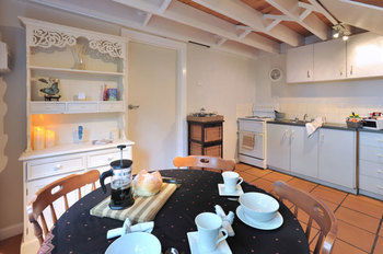 Santosa Cottage - Broome Tourism 6