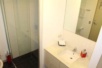 Apartment View Docklands Melbourne - Broome Tourism 1