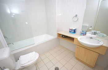 Homebush 3 Ben Furnished Apartment - Broome Tourism 6
