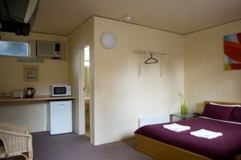St Kilda Hostel - Broome Tourism 0