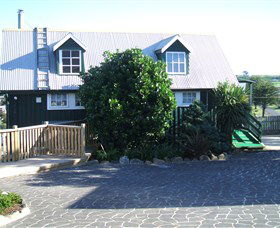 Touchwood Cottages & Craft Gallery & Cafe - Broome Tourism 1