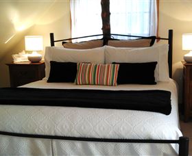 Touchwood Cottages & Craft Gallery & Cafe - Broome Tourism 4
