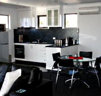 Rosie's Cottage and Town House - Broome Tourism
