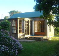 Stanley Lakeside Spa Cabins - Broome Tourism