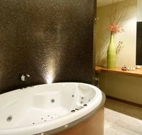 Hepburn Spa Pavilions - Saffron - Broome Tourism