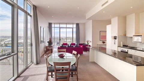 Adina Apartment Hotel Melbourne, Flinders Street - Broome Tourism 2