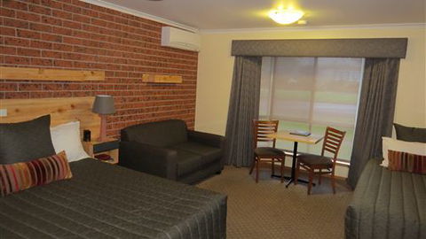 AAT 28 Goldsmith Hotel - Broome Tourism 2