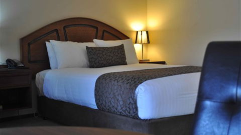 Bell Tower Inn - Broome Tourism 1