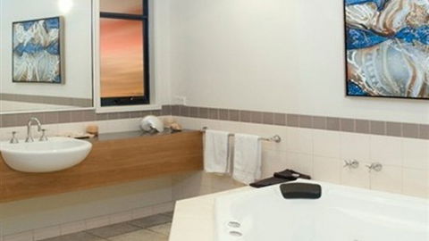 Aireys Inlet Getaway Resort - Broome Tourism 6