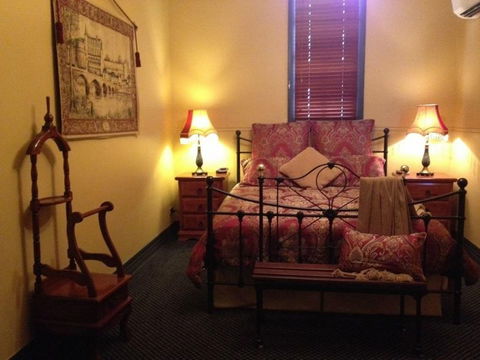 Church House B&B Gundagai - Broome Tourism 4