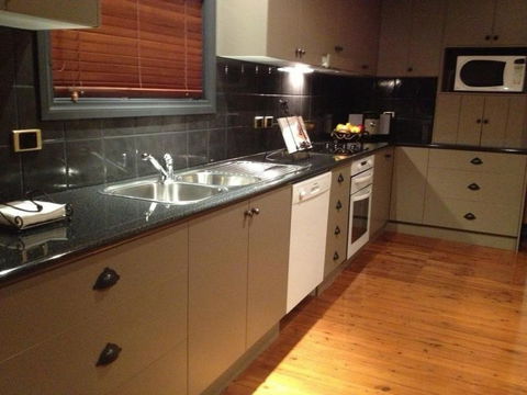Church House B&B Gundagai - Broome Tourism 8