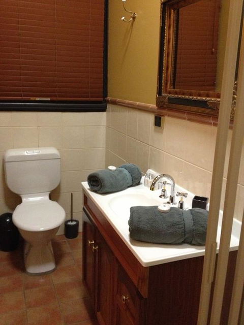 Church House B&B Gundagai - Broome Tourism 11