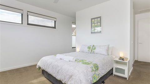 Serenity Torquay Sea View: Luxury Beachfront - Broome Tourism 2
