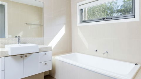 Serenity Torquay Sea View: Luxury Beachfront - Broome Tourism 4