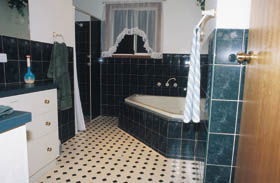 Villa Grenache Bed & Breakfast - Broome Tourism 0