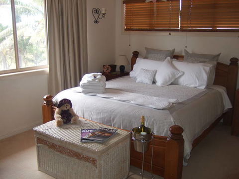 Ayr Bed And Breakfast On McIntyre - Broome Tourism 0