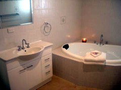 Barossa Vineyard Cottages - Broome Tourism 1