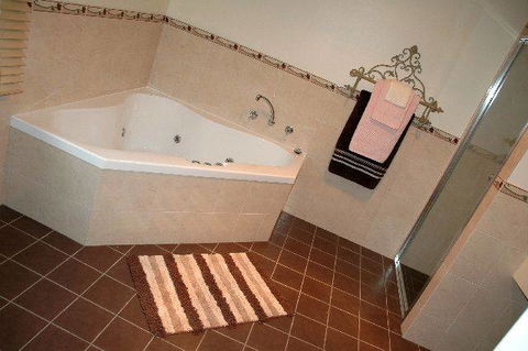 Wombat Lodge - Broome Tourism 1