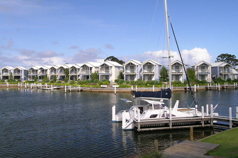 Captains Cove Waterfront Apartments - Broome Tourism 1