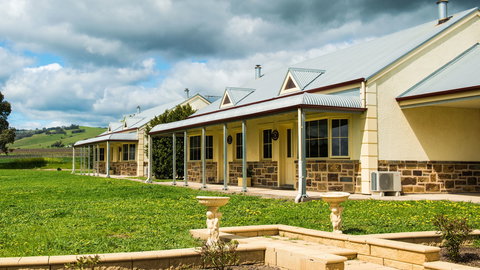 Barossa Vineyard Cottages - Broome Tourism 2