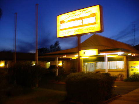Golden West Motor Inn - Broome Tourism 0