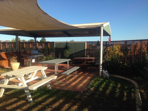 Gympie Caravan Park - Queens Park - Broome Tourism 0